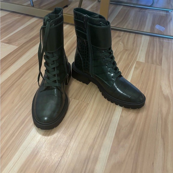 Vince Camuto Fawdry Croc Moto Boots in Deep Green Size 7 New - Picture 5 of 7